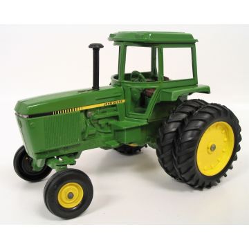 JD - 4450 - 2WD Duals Green Cab strobe stripe, light bar no model #'s - 1/16