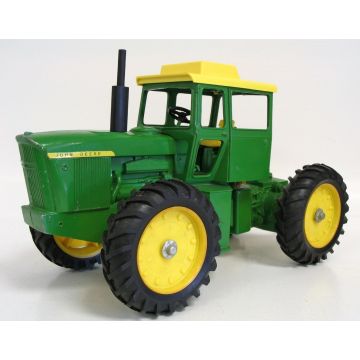 JD - 7520 - 4WD single wheels Cab no air cleaner - 1/16