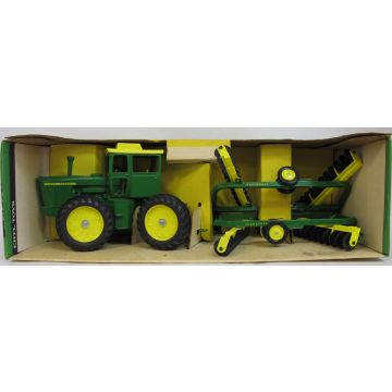 JD - Set - 7520 4WD, 220 center fold disc yellow gang frame - 1/16