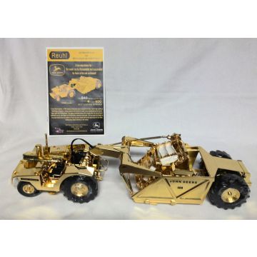 JD - 840 - Scraper, elevating, with 840 tractor, gold - 1/24