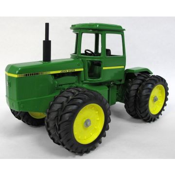 JD - 8640 - 4WD Duals Cab strobe stripe no model numbers - 1/16