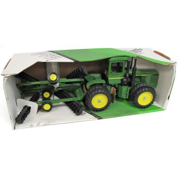 JD - Set - 8650, 4WD Duals, 220 center fold disc black gang frame - 1/16