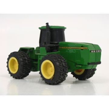 JD - 8870 - 4WD duals, two card variations - 1/64