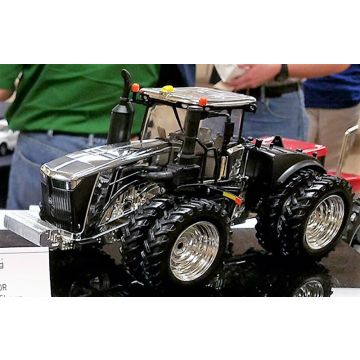 JD - 9370R - 4WD, duals, 2017 Farm Show, silver chrome chaser - 1/32