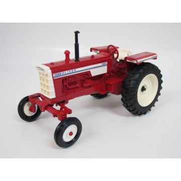 Oliver - 1655 - White Oliver, WF open station 1997 Farm Show Heritage red - 1/16