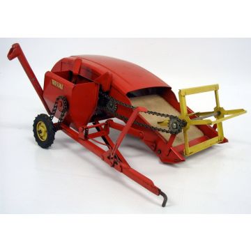 Tru-Scale -  - Combine, pull type, yellow wheels, brown box - 1/16