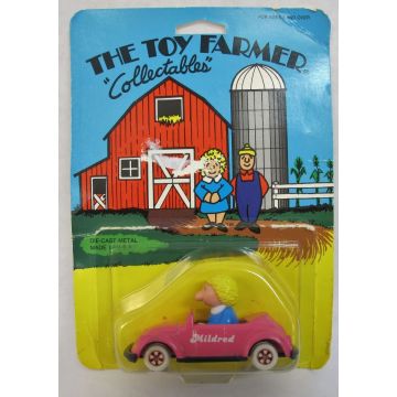 UB -  - Mildred in pink car Toy Farmer - 1/64
