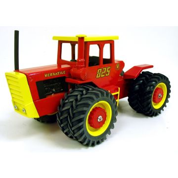 Versatile - 825 - 4WD Duals rubber tires, large plty, silver axle, yellow cab - 1/16