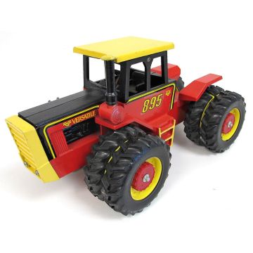 Versatile - 895 - 4WD Duals plastic tires, lg plty, red ax, no muffler, air cleaner - 1/16