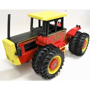 Versatile - 935 - 4WD Duals, rubber tires, yellow cab Boston Coming on Strong - 1/16