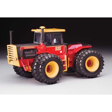 Versatile - 935 - 4WD Duals 2011 National Farm Toy Show Tractor - 1/32