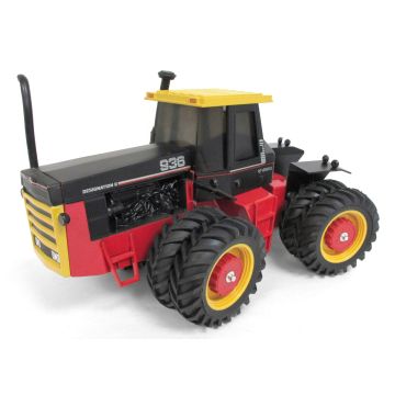 Versatile - 936 - 4WD Duals rubber tires, lg plty, sil ax, gold cab Designation 6 - 1/16