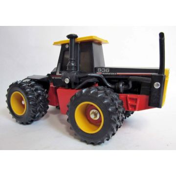 Versatile - 936 - 4WD Duals curved stack yellow cab New Holland box - 1/32